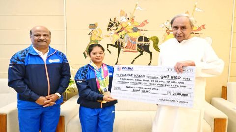 Odisha CM felicitates gymnast Pranati Nayak with cash award