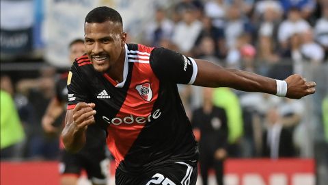 Rondon sends River Plate four points clear of group rivals