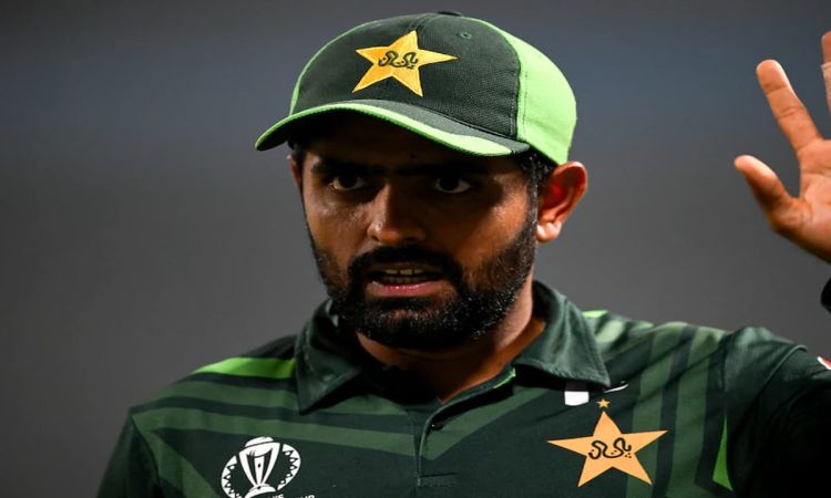 बाबर आजम ने तीनों फॉर्मैट्स से लिया कप्तानी छोड़ने का फैसला