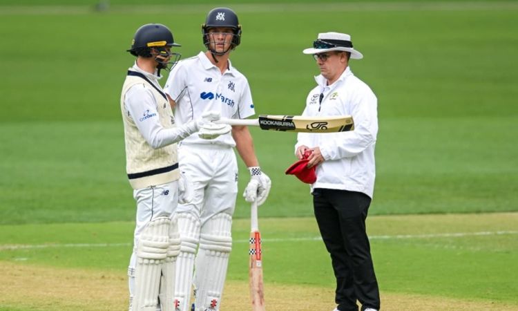 Peter Handscomb refuses to leave after edging to slips umpires send batsmen off Watch Video
