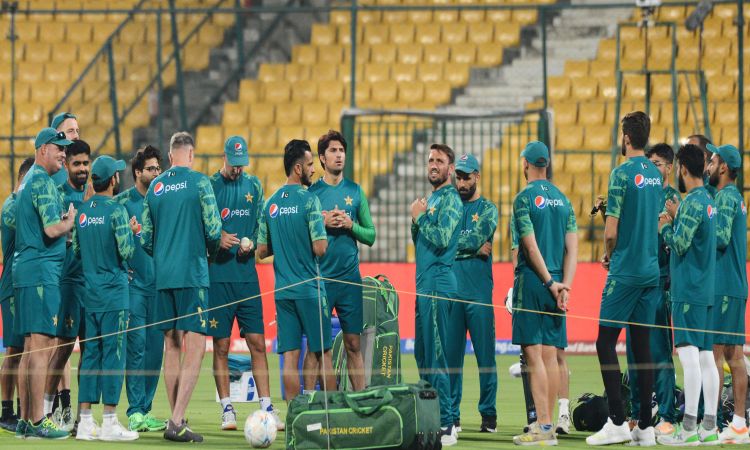 Bengaluru : Pakistan Players During A Practice Session Ahead Of Their ICC World Cup Match