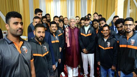 J&K L-G hosts international cricket players