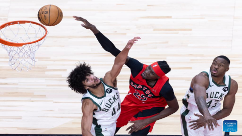 Raptors blowout Bucks to snap three-game losing skid