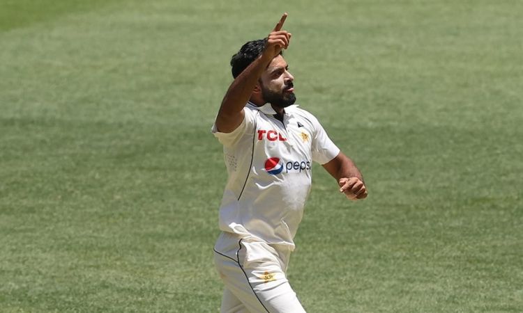 Aamer Jamal Pakistan's first Test debutant to take a five-wicket haul in Australia since 1964