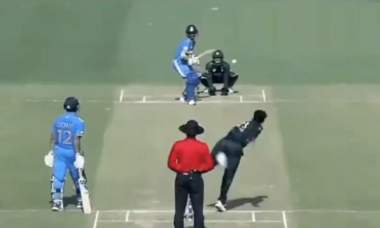 Saad Baig catches the ball in between his legs to send back Adarsh Singh in U19 Asia Cup India vs Pa