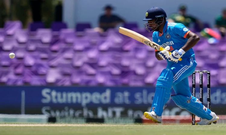 संजू ने साउथ अफ्रीका के खिलाफ वनडे करियर का पहला शतक जड़ते हुए विराट कोहली के रिकॉर्ड की बराबरी की