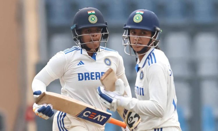 Only Test: स्मृति -शेफाली ने भारत को दी तूफानी शुरुआत,AUS को 219 पर ढेर कर 19 ओवर में ठोके 98 रन