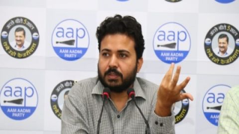 AAP slams BJP, says distressing that Sakshi left wrestling due to 'lack of justice'