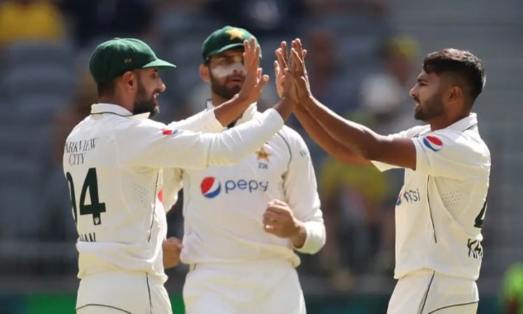 AUS vs PAK: पाकिस्तान को लगा बड़ा झटका, स्टार गेंदबाज हुआ टेस्ट सीरीज से बाहर