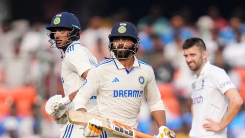 1st Test: K.L. Rahul, Ravindra Jadeja help India grab a commanding 175-run lead over England (ld)