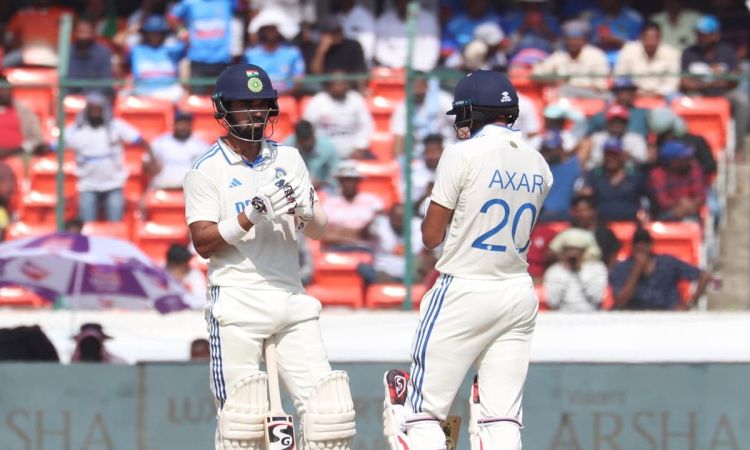 India are 95/3 and need 136 runs to win first test vs england