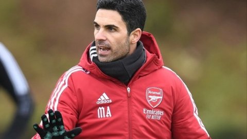 Arsenal coach Mikel Arteta denies Barca interest