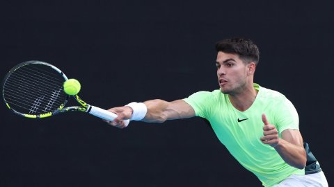 Australian Open: Alcaraz beats Gasquet; Fils, Michelsen earn debut wins