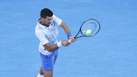 Australian Open: Djokovic breezes into semifinal with win over Fritz