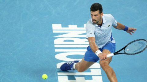 Australian Open: Djokovic dominates marathon man Mannarino to reach QF