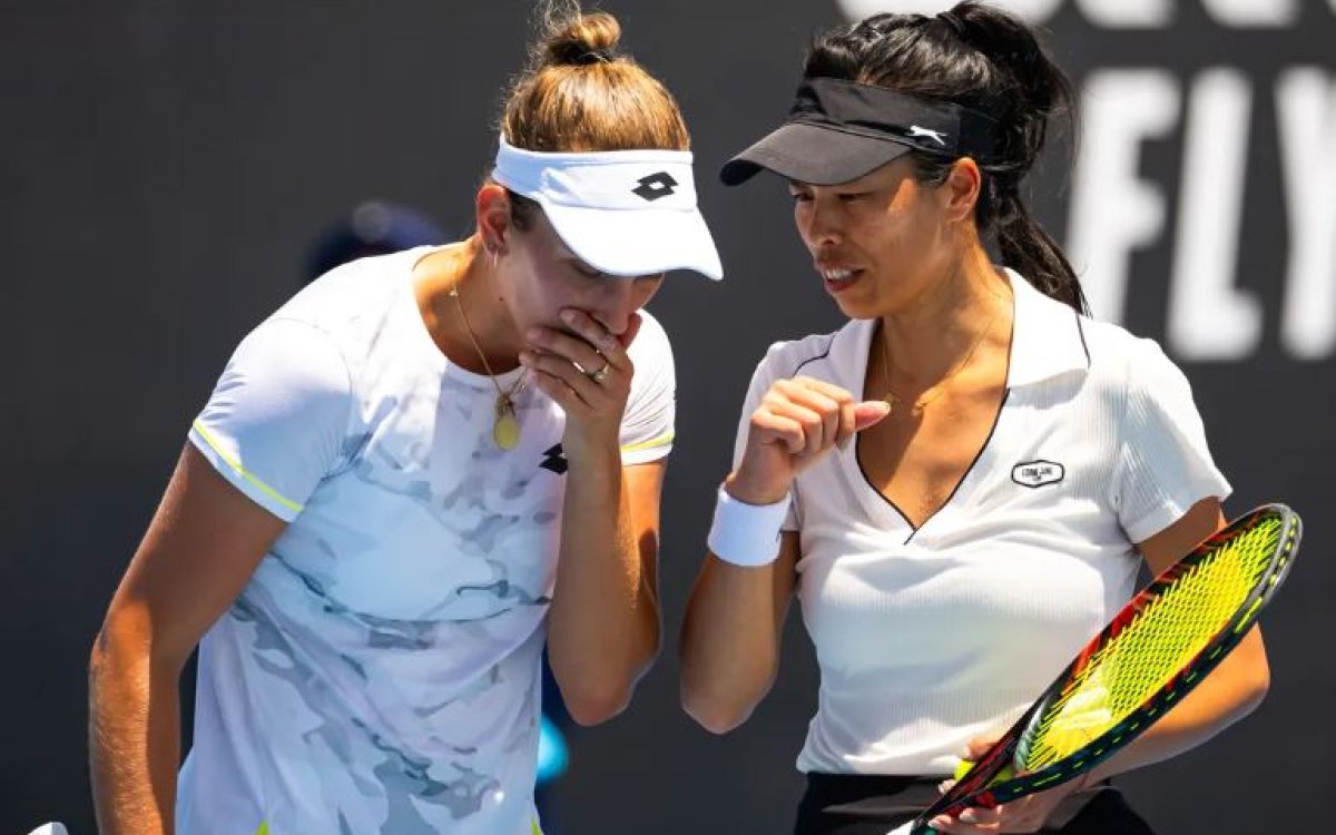 Australian Open HsiehMertens Pair Battles Into Women's Doubles Final