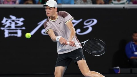 Australian Open: Sinner hustles out qualifier de Jong to enter third round