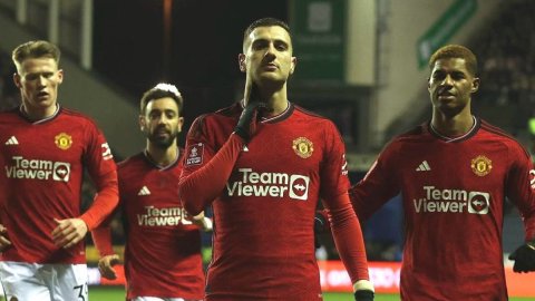 FA Cup: Dalot's strike, Fernandes' penalty send Man Utd into fourth round