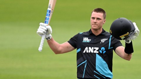 Finn Allen posts record knock as New Zealand dominate in Dunedin