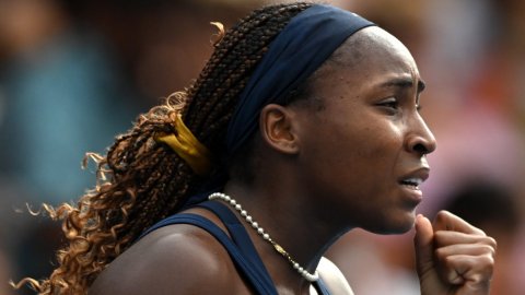 Gauff beats Svitolina to defend Auckland title