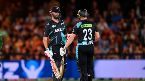 NZ vs PAK, 4th T20I: மிட்செல், பிலீப்ஸ் அதிரடியில் பாகிஸ்தானை வீழ்த்தியது நியூசிலாந்து!