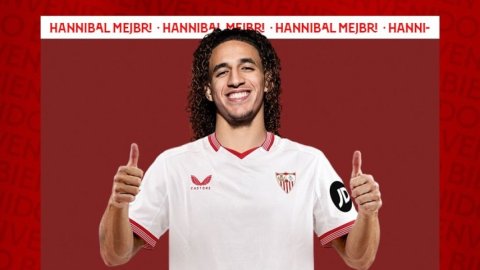 Hannibal Mejbri signs for Sevilla FC on loan from Manchester United with an option to buy