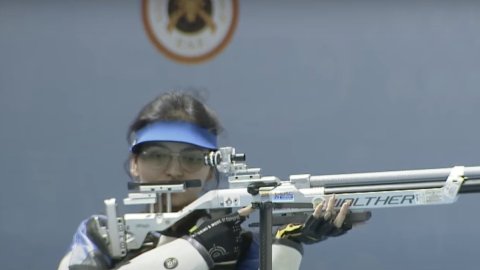 ISSF World Cup: Sonam Uttam Maskar wins silver on debut after Panwar shoots world record (Ld)