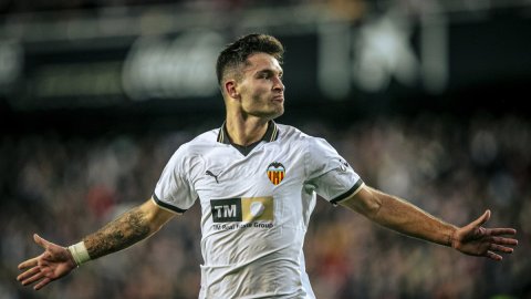 La Liga: Valencia ends Athletic Bilbao's run, Brais Mendez scores against former club