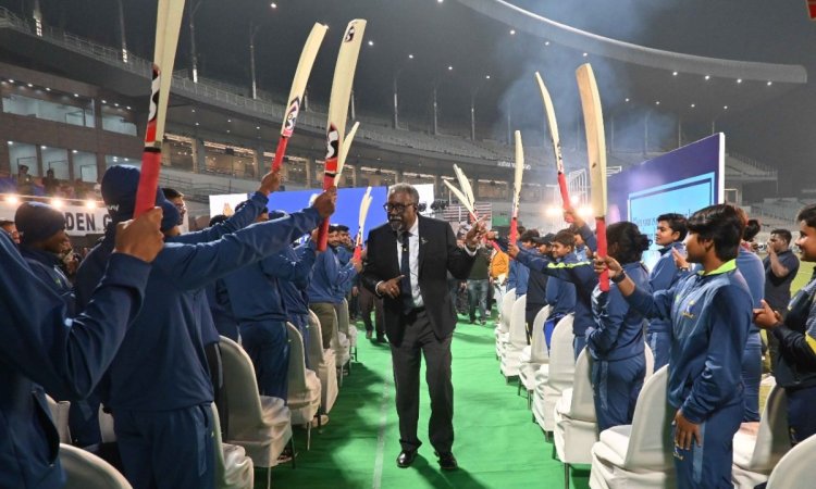 Let Test matches continue with T20, says Sir Clive Lloyd