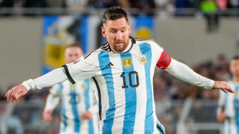 Messi eases injury worries as Argentina stay hungry