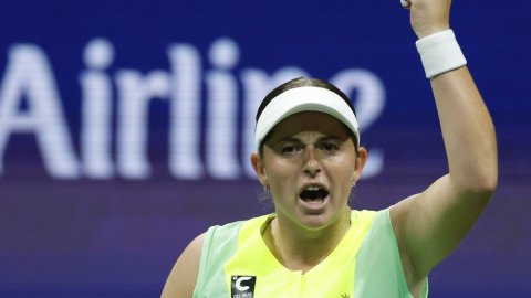 Ostapenko battles past Cirstea in Adelaide opener