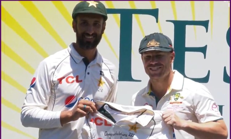 AUS vs PAK: पाकिस्तानी टीम ने जीता दिल, डेविड वॉर्नर के रिटायरमेंट टेस्ट पर दिया खास तोहफा