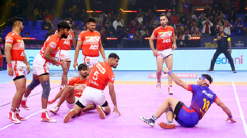 PKL 10: Captain Ashu Malik leads from the front as Dabang Delhi beat Gujarat Giants 35-28