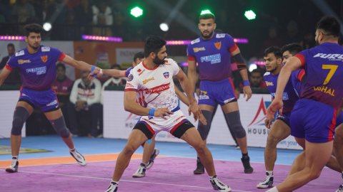 PKL 10: UP Yoddhas go down to Dabang Delhi KC in Northern Derby