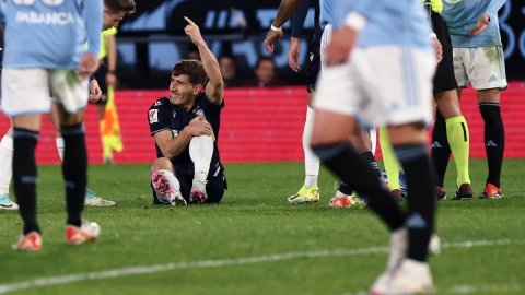 Real Sociedad defender Munoz out for season with knee injury