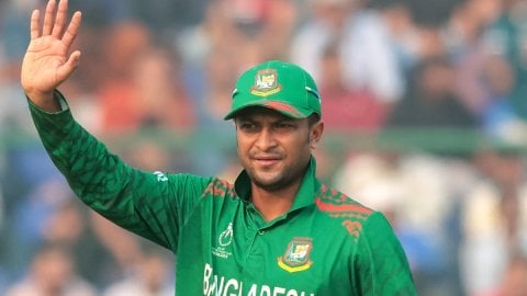 Shakib flies Singapore to diagnose eye condition