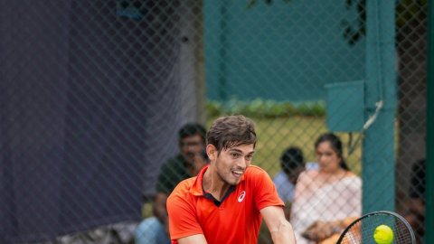 Shivank scores upset win to enter final round of qualifying