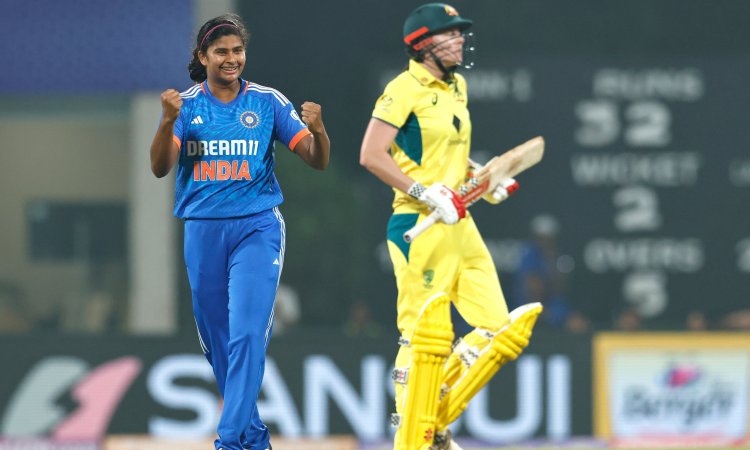 INDW vs AUSW, 1st T20I: ஆஸ்திரேலியாவை 141 ரன்களில் சுருட்டியது இந்தியா!