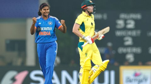 INDW vs AUSW, 1st T20I: ஆஸ்திரேலியாவை 141 ரன்களில் சுருட்டியது இந்தியா!