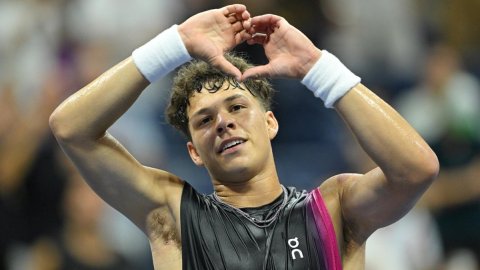 US Open: Shelton overcomes Tiafoe; Muchova bests Cirstea to enter semifinals 