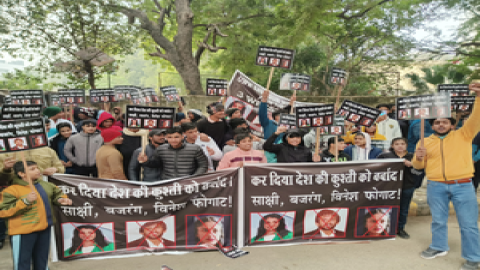Young wrestlers stage protest at Jantar Mantar; demands 'action' against Bajrang, Sakshi, Vinesh 