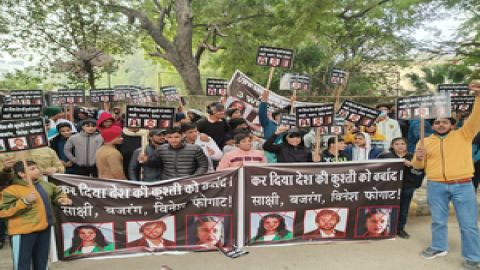 Young wrestlers stage protest at Jantar Mantar; demands 'action' against Bajrang, Sakshi, Vinesh