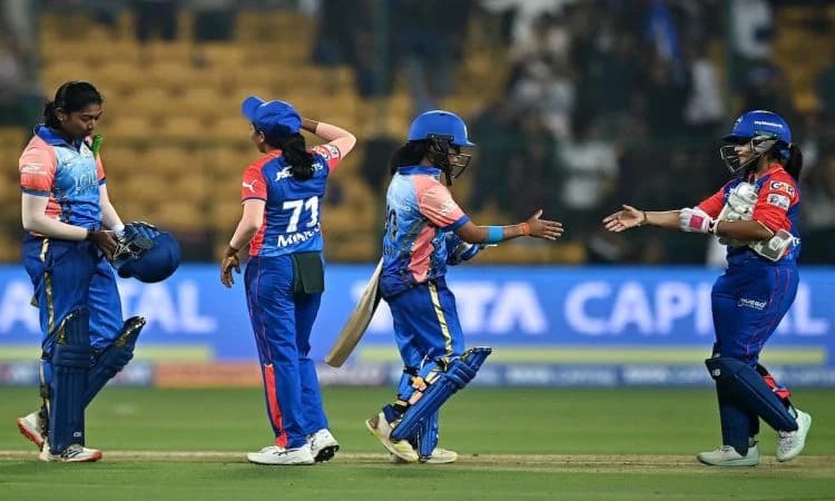 Watch - Debutant Sajeevan Sajana slapped a six off her very first delivery to seal a thrilling final அறிமுக போட்டியின் முதல் பந்திலேயே சிக்சர் அடித்து மிரட்டிய சஜனா; வைரலாகும் காணொளி!
