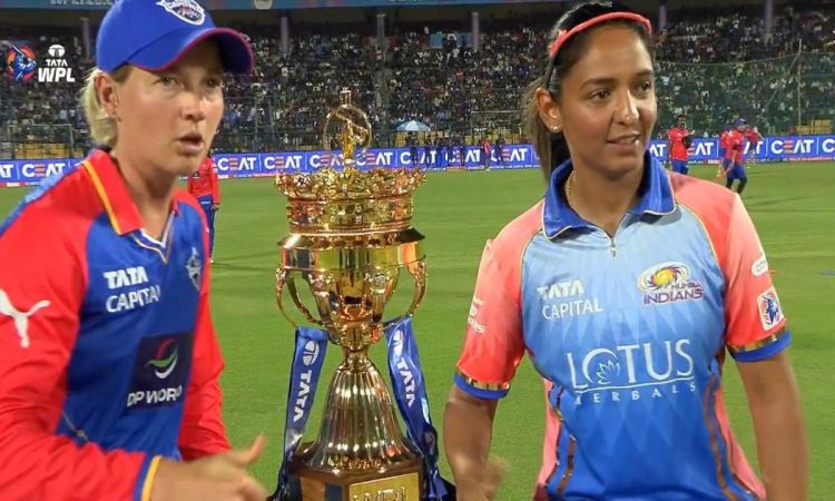 WPL 2024: पहले मैच में डिफेंडिंग चैंपियन मुंबई ने टॉस जीतकर दिल्ली को दिया बल्लेबाजी का न्योता 