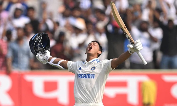 यशस्वी जायसवाल के दोहरे शतक के बाद भी टीम इंडिया 396 पर ऑलआउट,इंग्लैंड के 3 गेंदबाजों ने मचाया धमाल