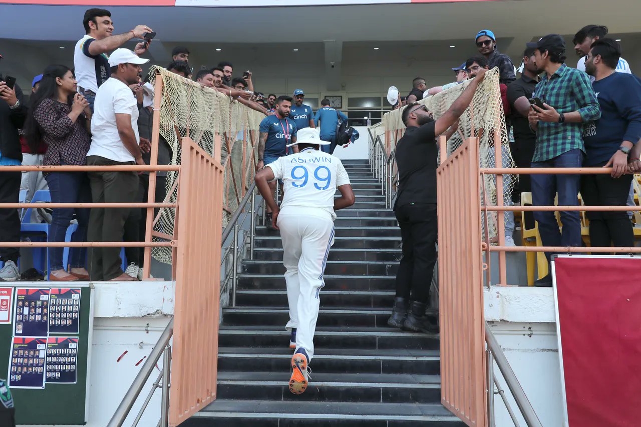IND V ENG: R. Ashwin Withdraws From The Third Test Due To A Family Emergency மூன்றாவது டெஸ்ட் போட்டியில் இருந்து பாதியில் விலகிய அஸ்வின்!