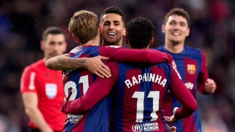 Barca cruise, Atletico held in Almeria in LaLiga