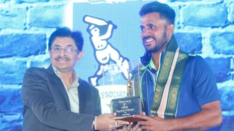 CAB felicitates Manoj Tiwari with golden bat as he bids cricket goodbye