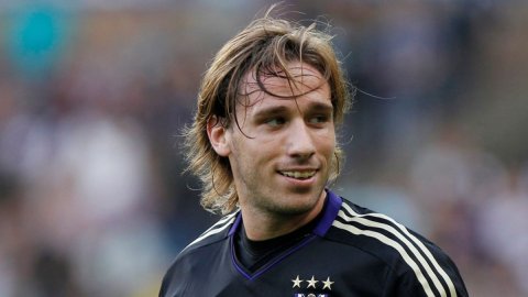 Former Argentina midfielder Biglia calls time on career