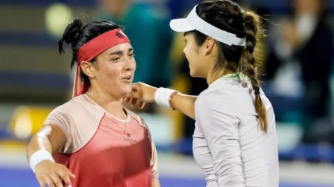 Jabeur bests Raducanu to reach Abu Dhabi quarterfinals